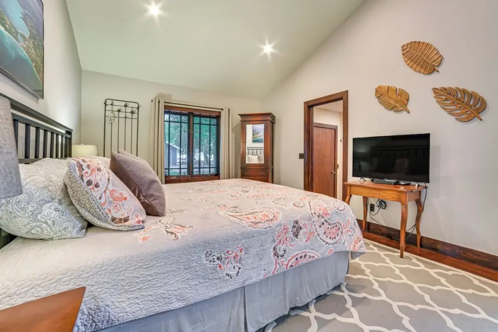 Upscale Earl Young Charlevoix Cottage w/ Deck!