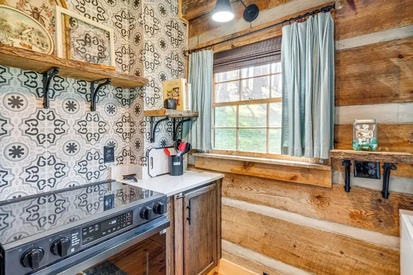 Hot Tub, Fire Pit & Creek Access: Whittier Cabin!