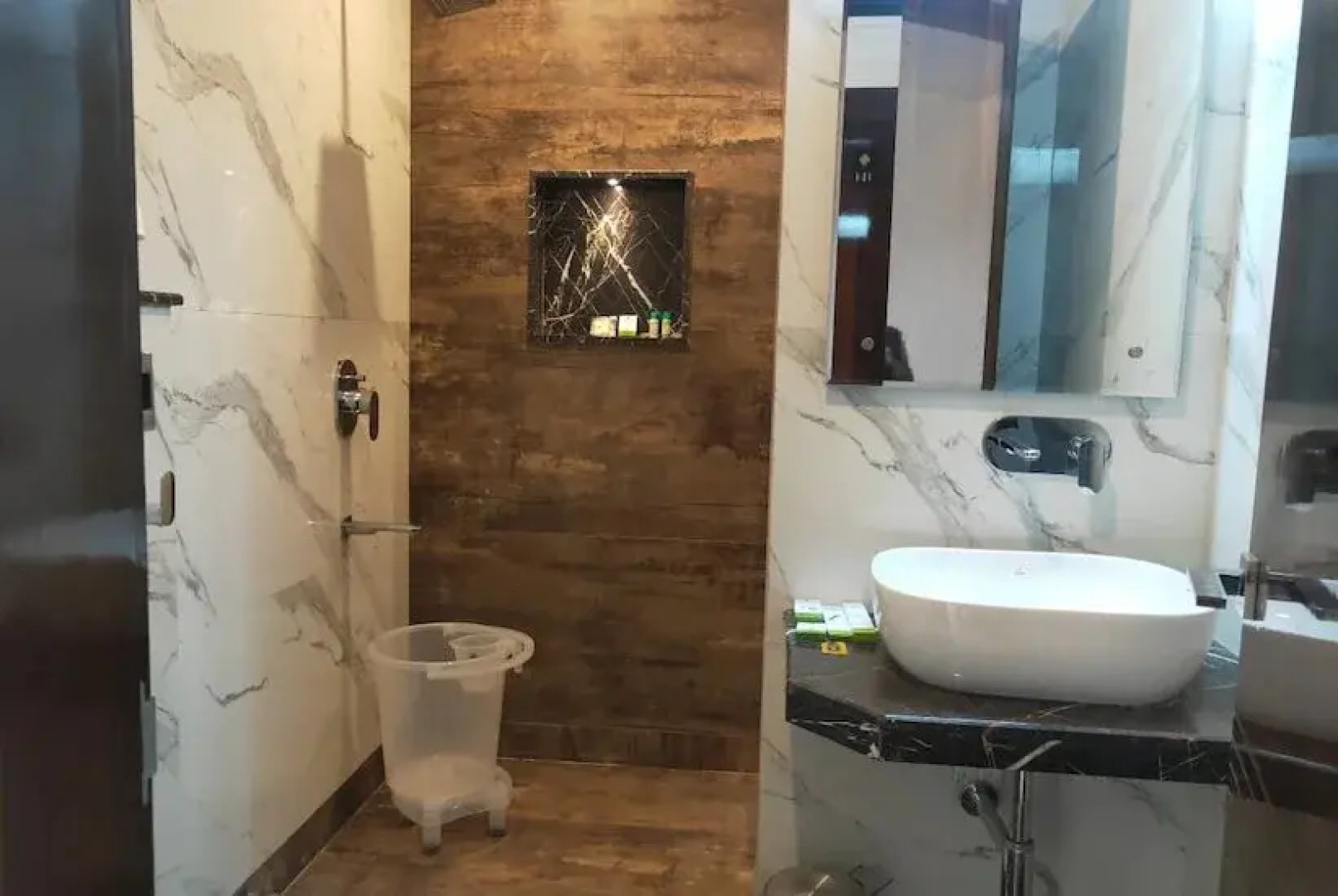 Four Leaf Hotel, Kasganj