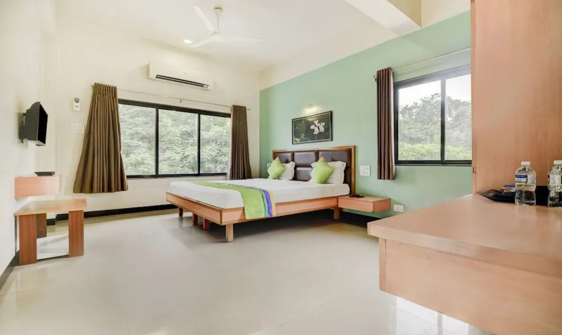 Treebo Trend Gul- Bahar