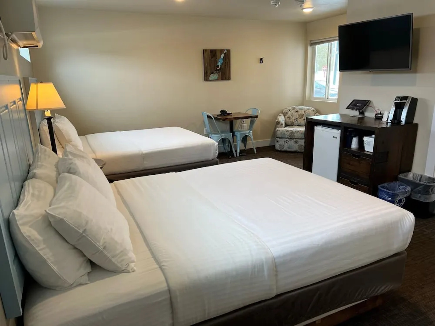 Julie's Park Cafe and Motel