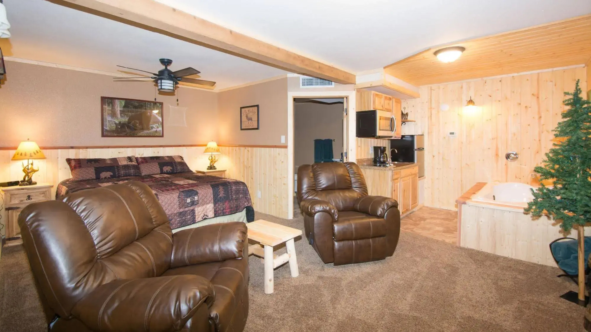 Upper Canyon Inn & Cabins