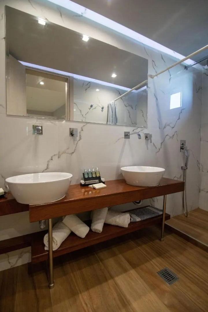 Aianteion Bay Luxury Hotel & Suites