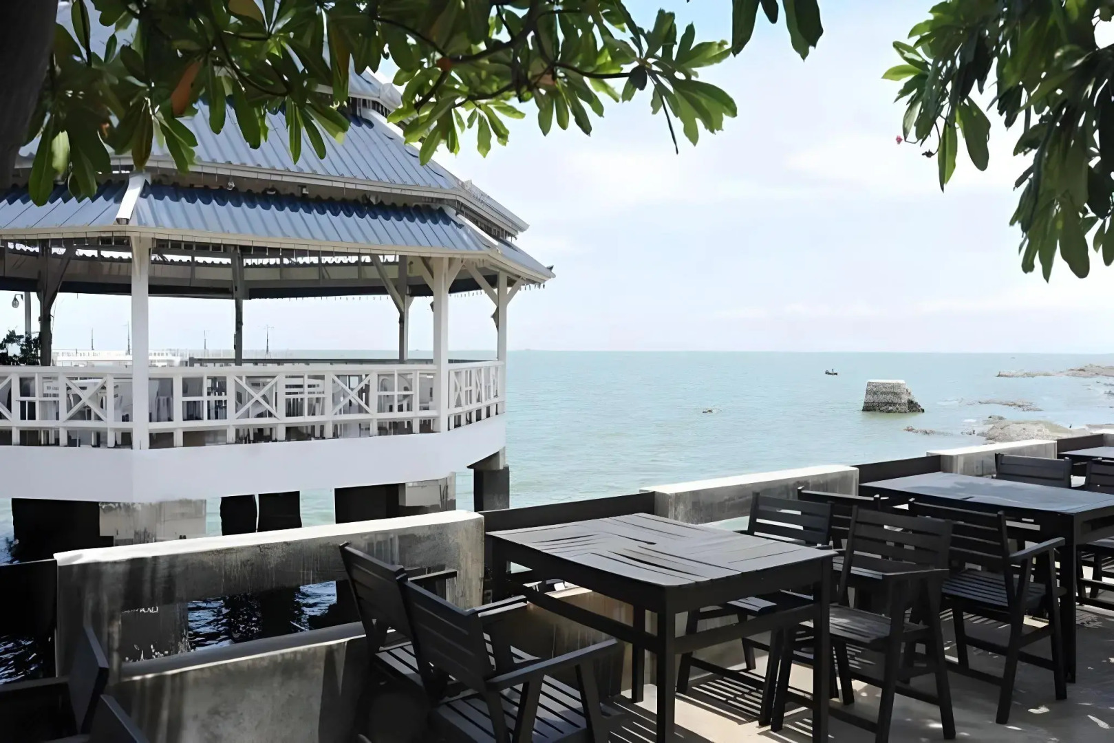 Bangsaen Villa Hotel (SHA Extra Plus)