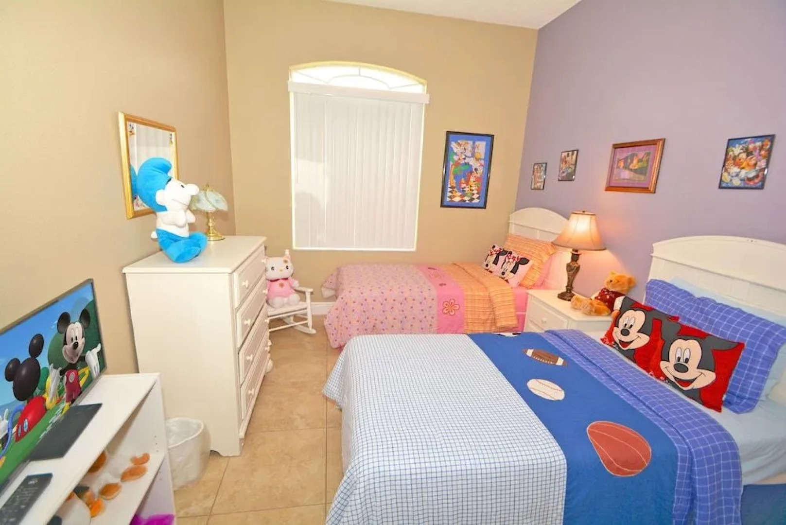 100HC Holly Corner 5 Br villa by RedAwning