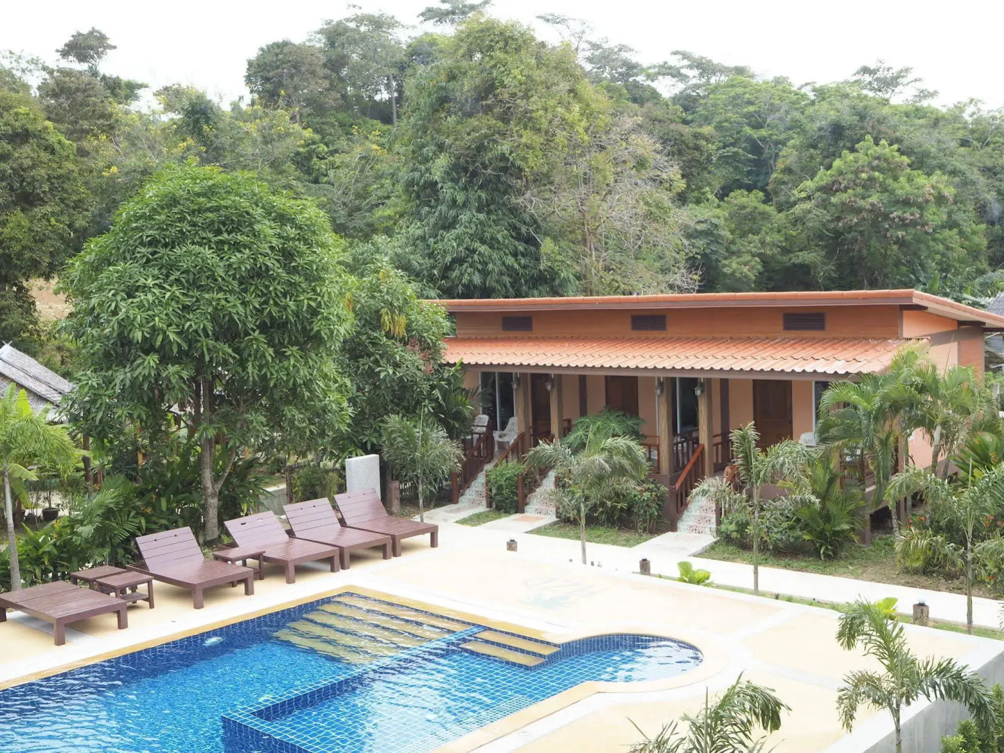 Hatzanda Lanta Resort