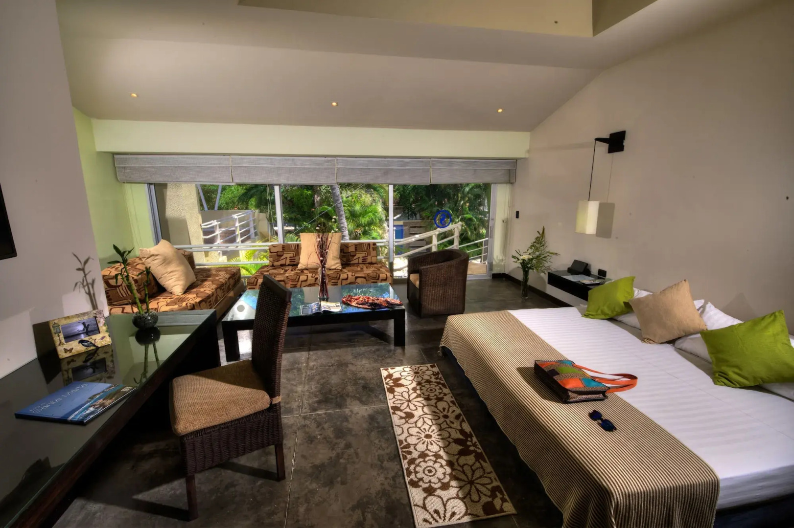 Hotel Santorini Express y Cabañas