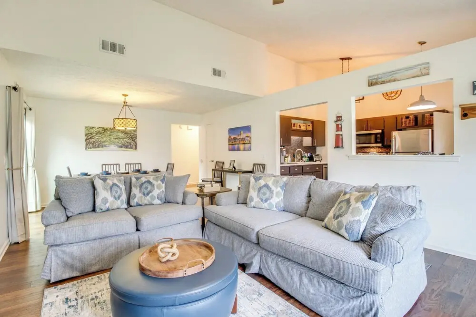 Near Dtwn & Beach: Savannah Home w/ Game Room!