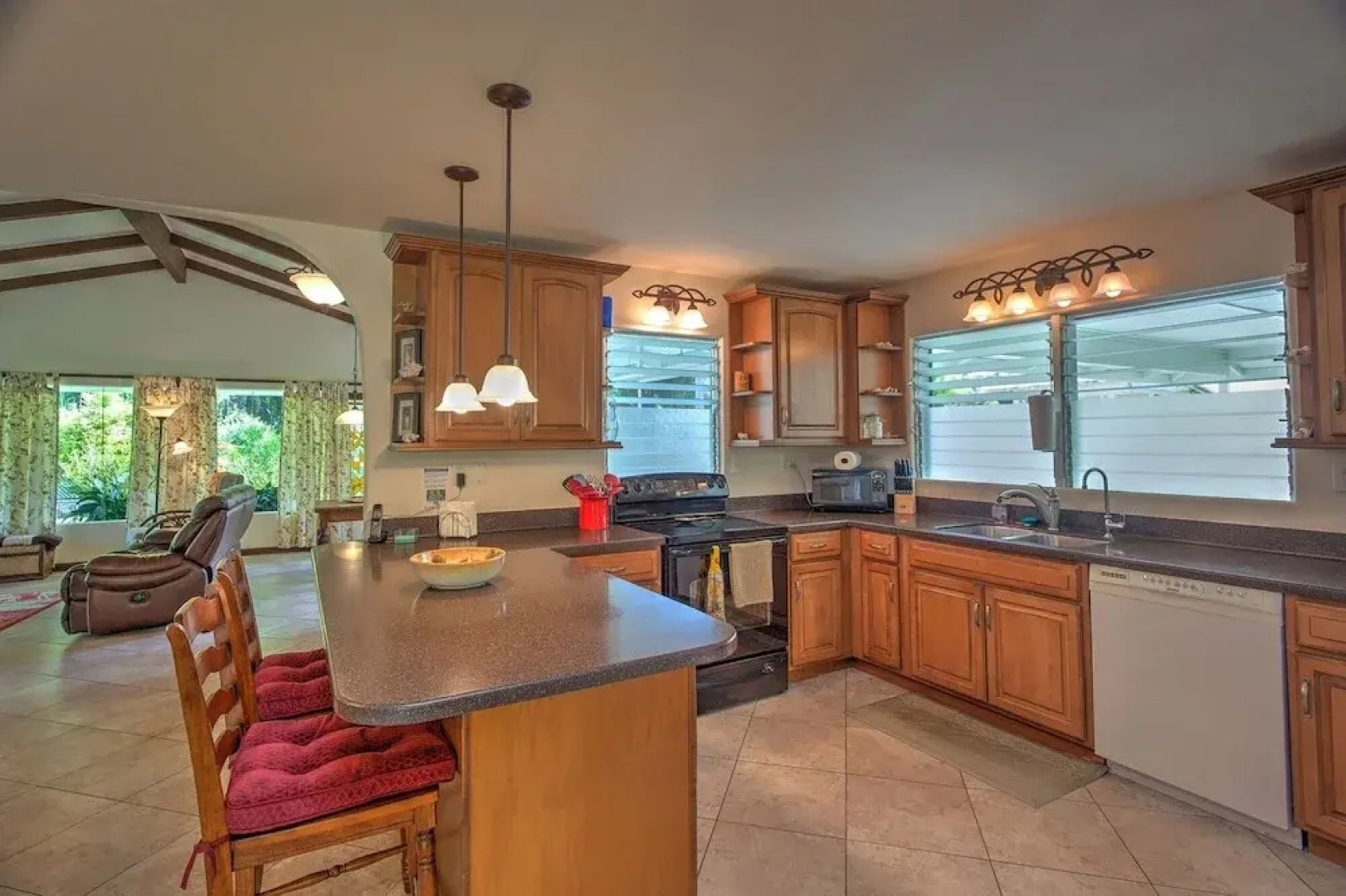 Hale O Nani Mala Pua 3 Bedroom Home by RedAwning