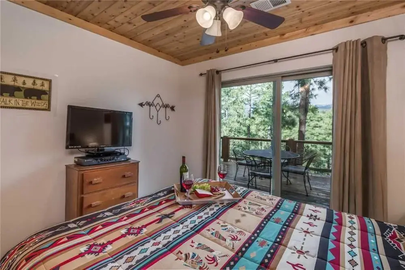 Aurora Montealis - Two Bedroom Cabin