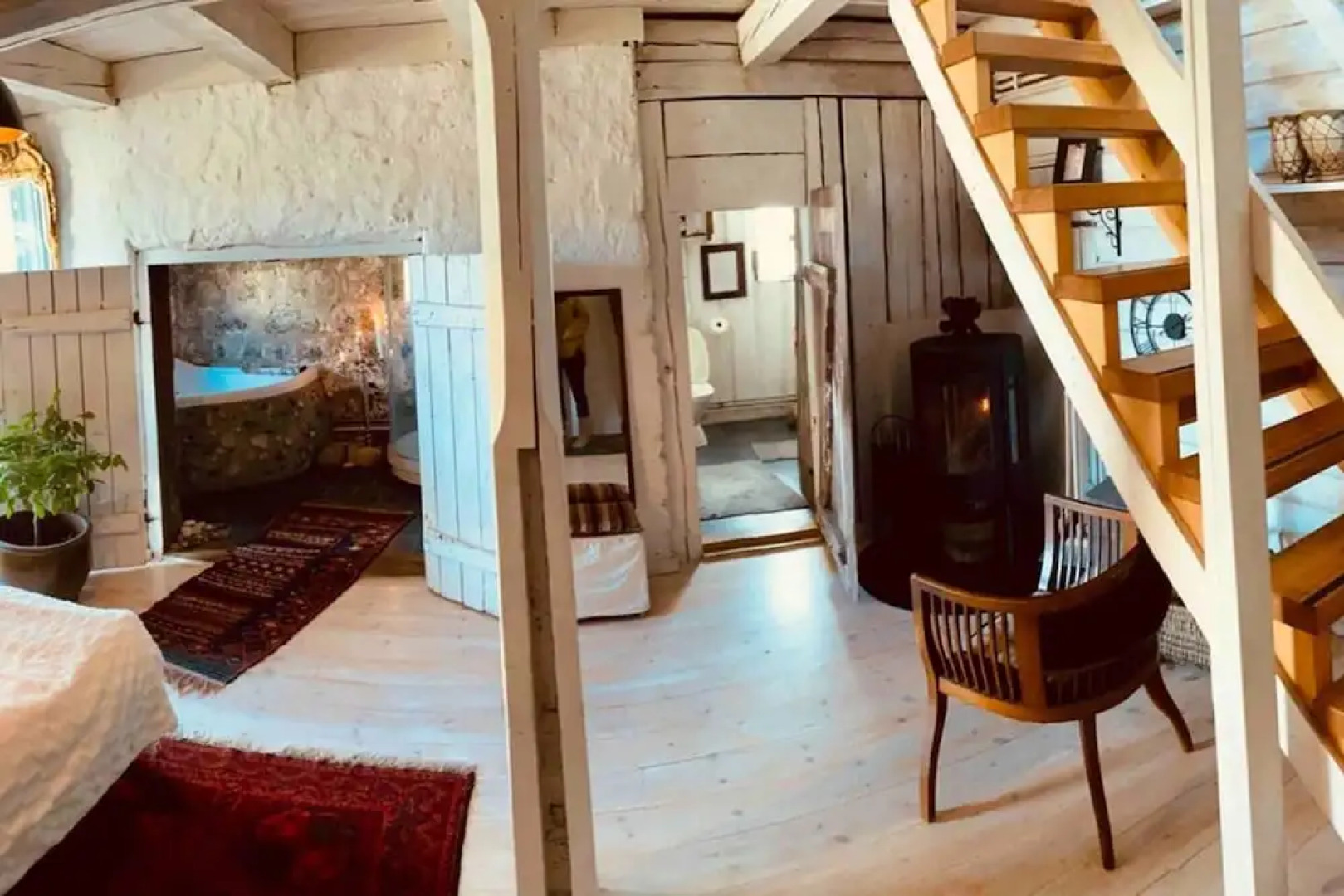 Romantic Spa Villa With Fireplace by the Lake