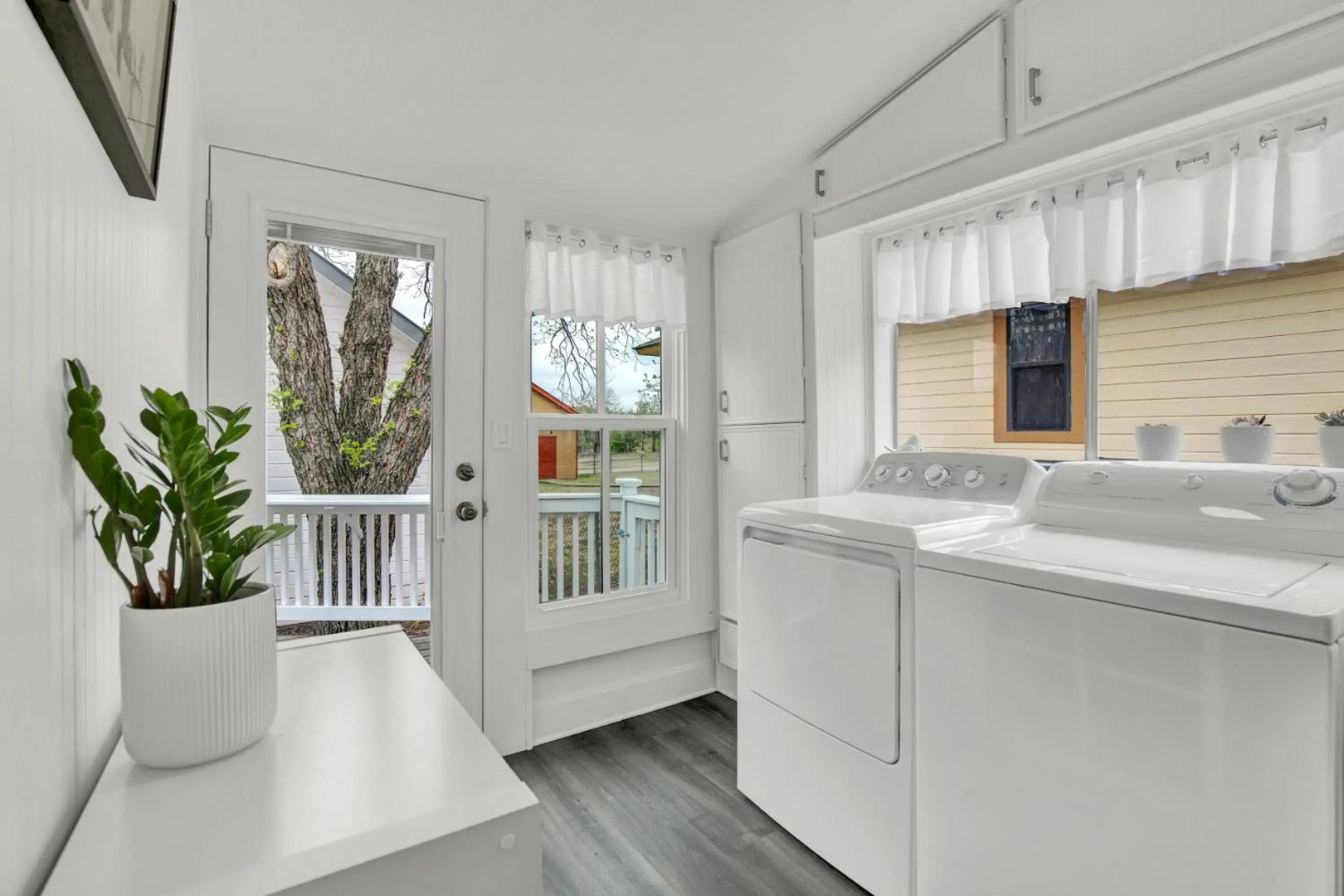 Awesome Haus With Gameroom, 4blks to Center of Town!