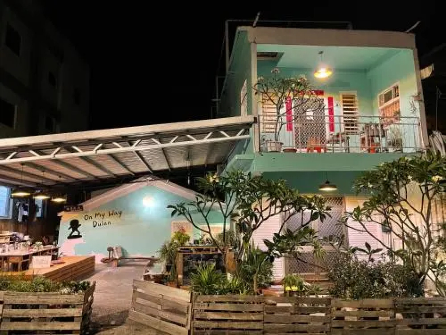 Backpacker Dog Hostel