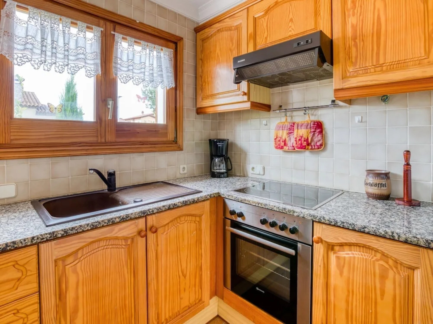 Cosy Townhouse in Vilamacolum With Shared Garden and Swimming Pool