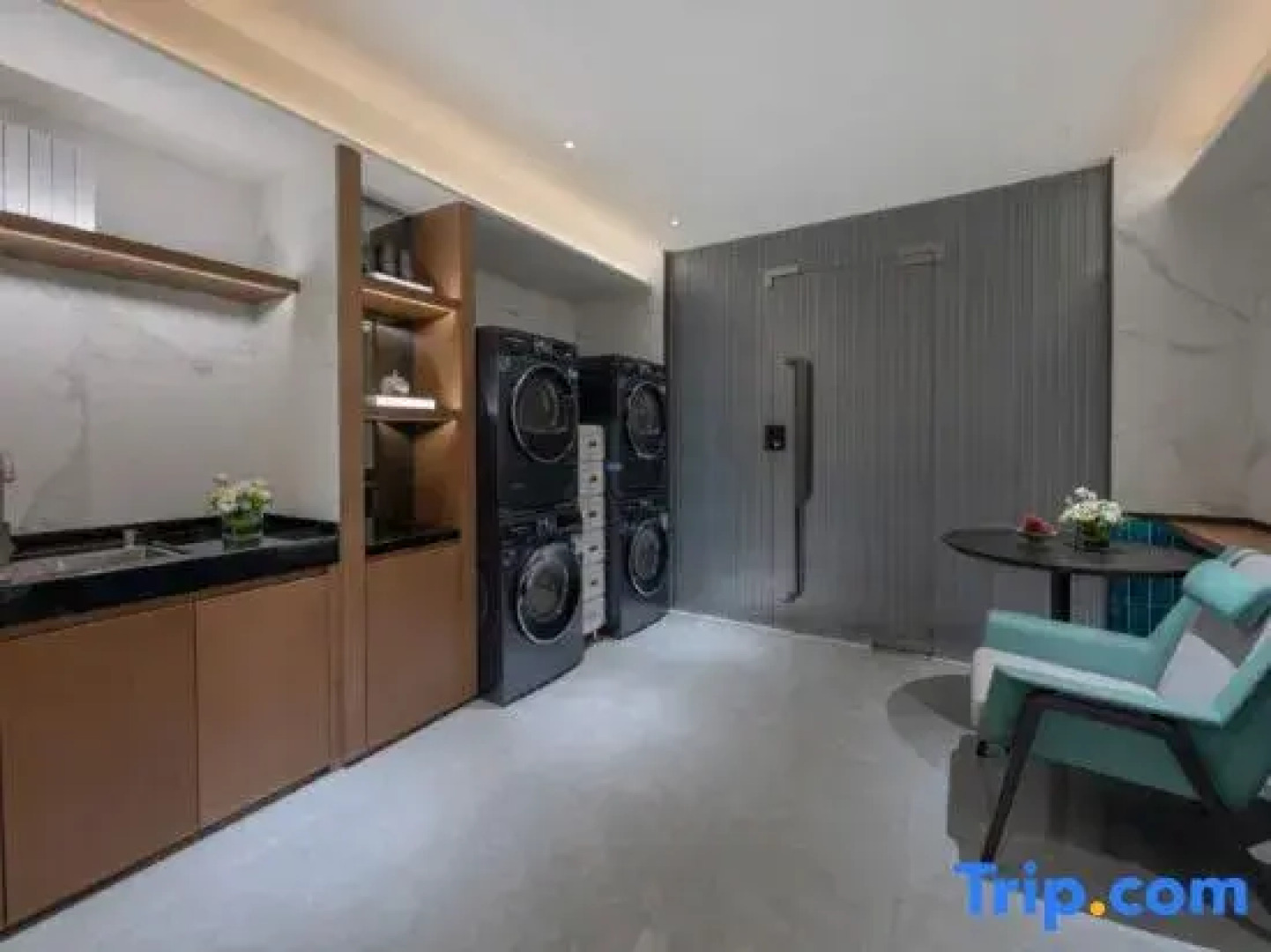 Yong Zhu Qi Ju Xi Jing Hotel (Ganzi Hongjun Road white pagoda park Branch)