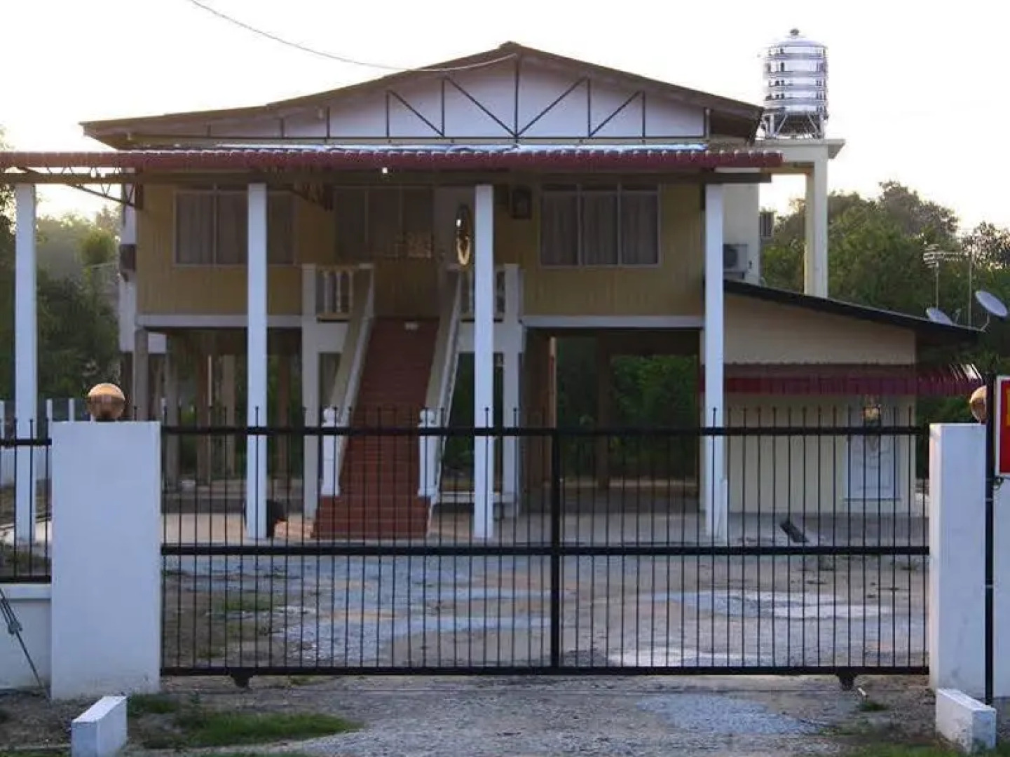 Emma Guesthouse Rumah Tinggi