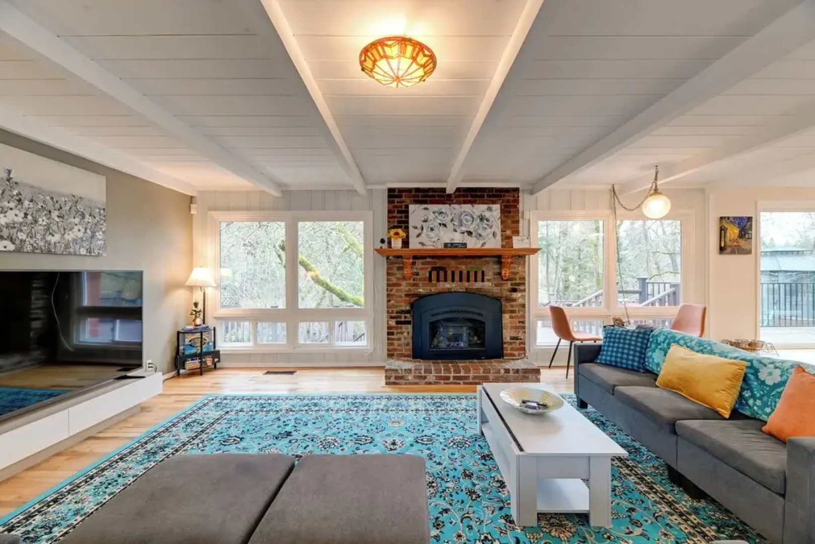 Spacious Grants Pass Home w/ Hot Tub & Views!