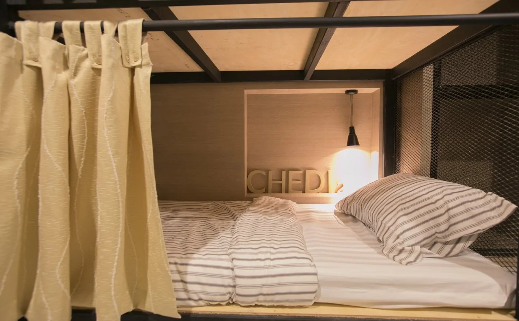 Chedi View Hostel & Rooftop Bar