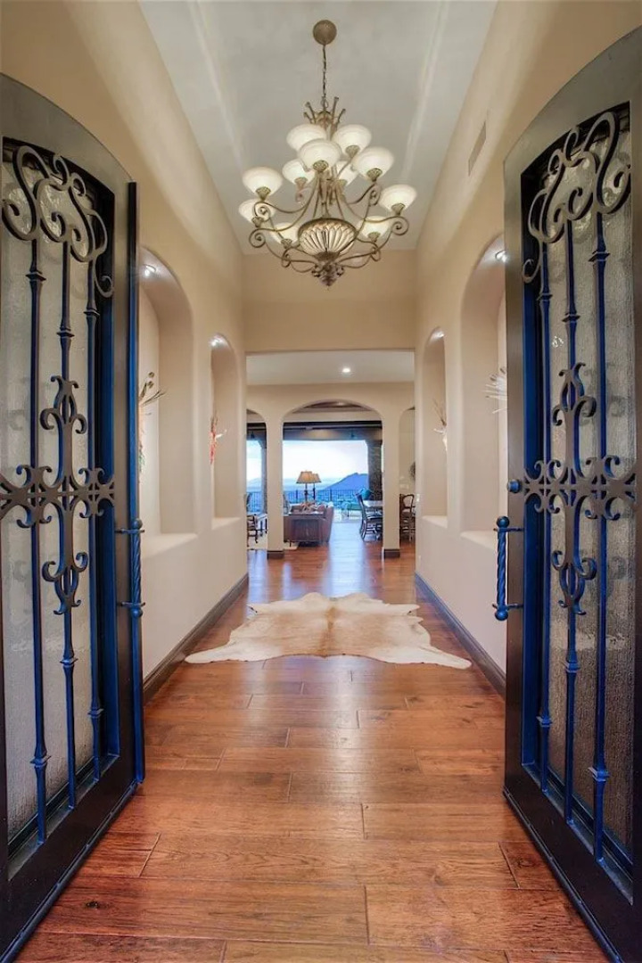 Palisades Estate 5 BR by Casago