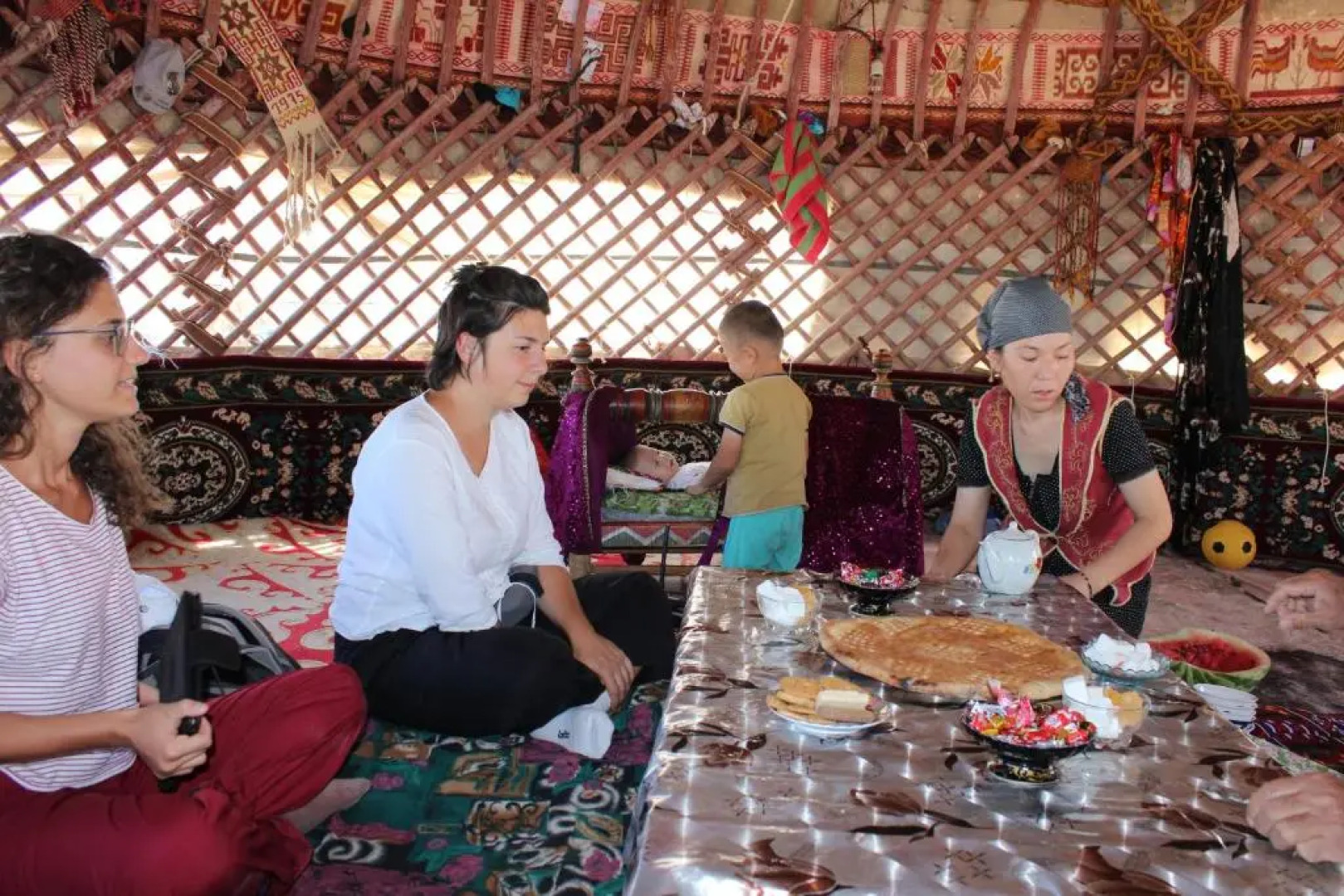 Guest House Ruslan Nurata & Tours