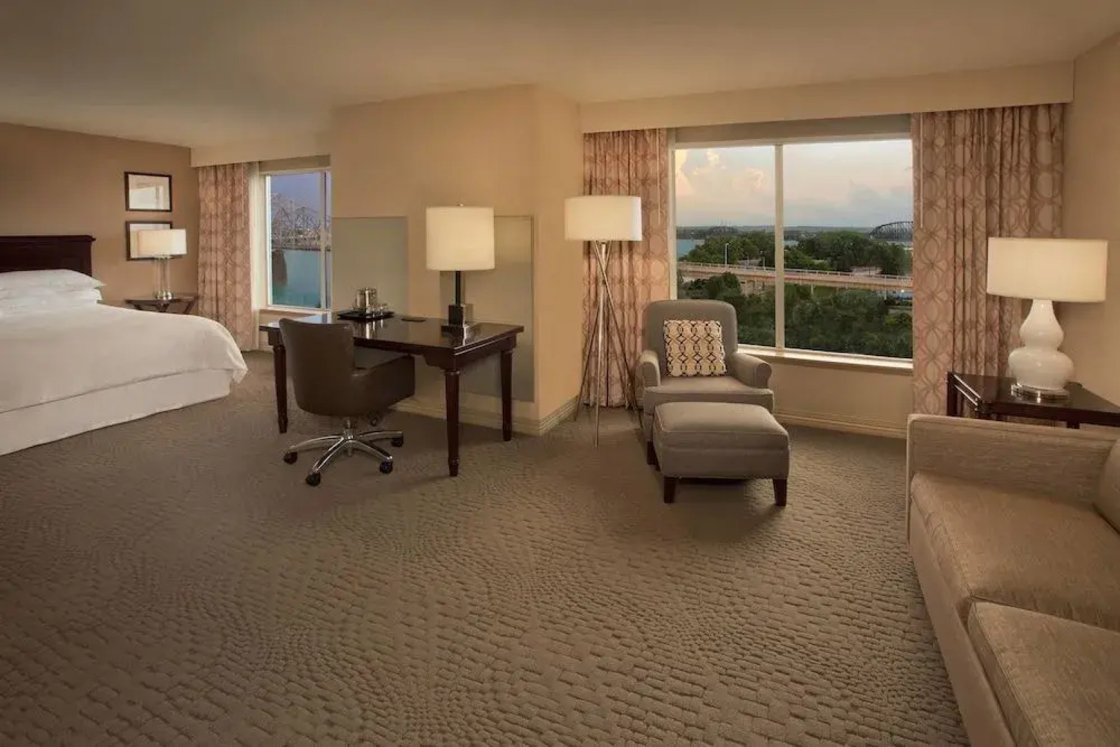 Sheraton Louisville Riverside Hotel