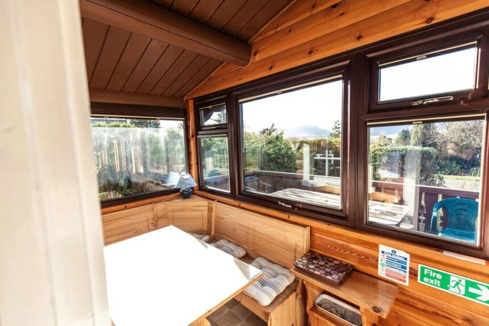 Spacious 3 Bed Log Cabin in Snowdonia