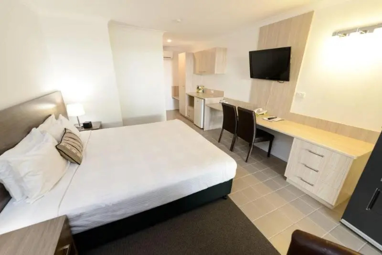 Smart Motels Bert Hinkler