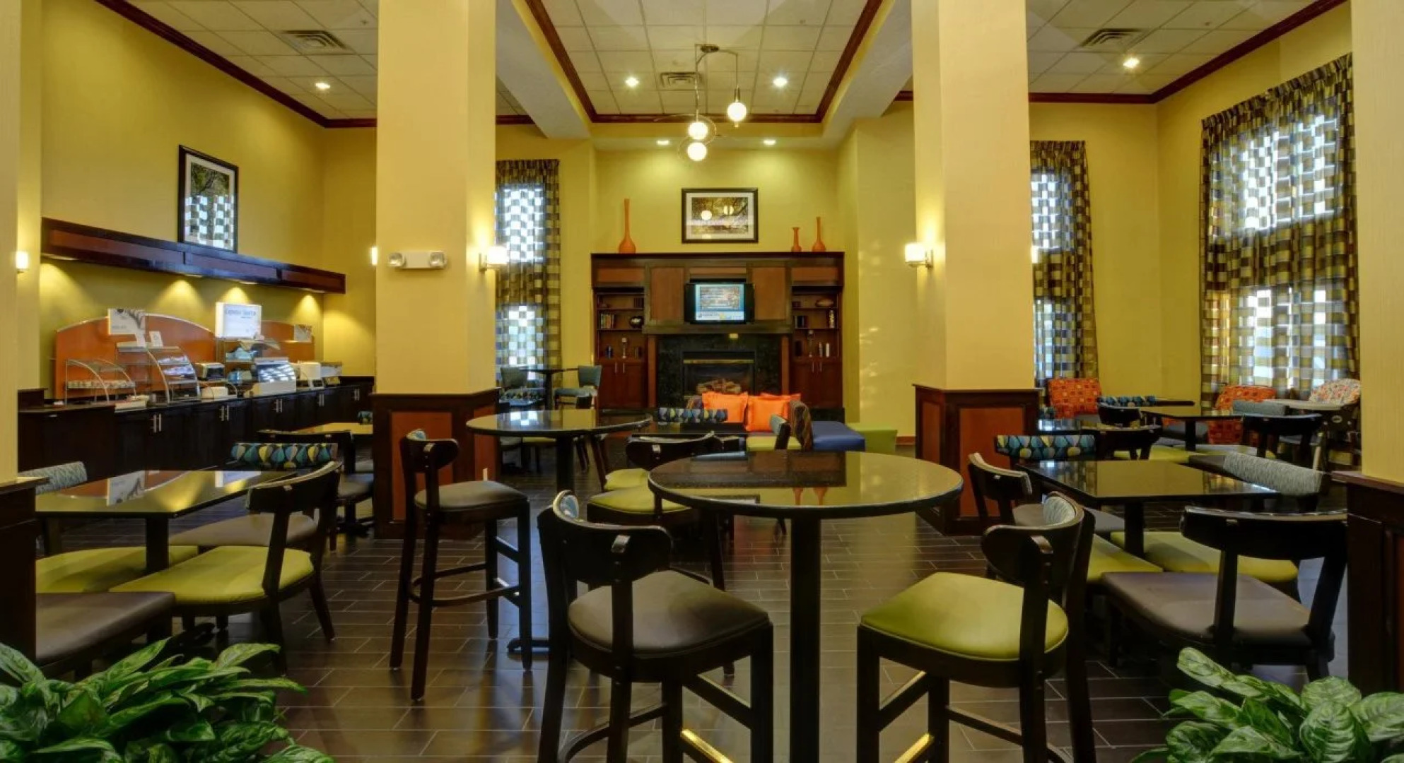 Holiday Inn Express & Suites Midwest by IHG