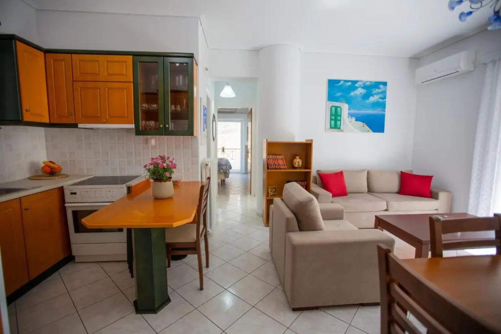 Poly's charming home - City center & near the beach 2bedroom apartment