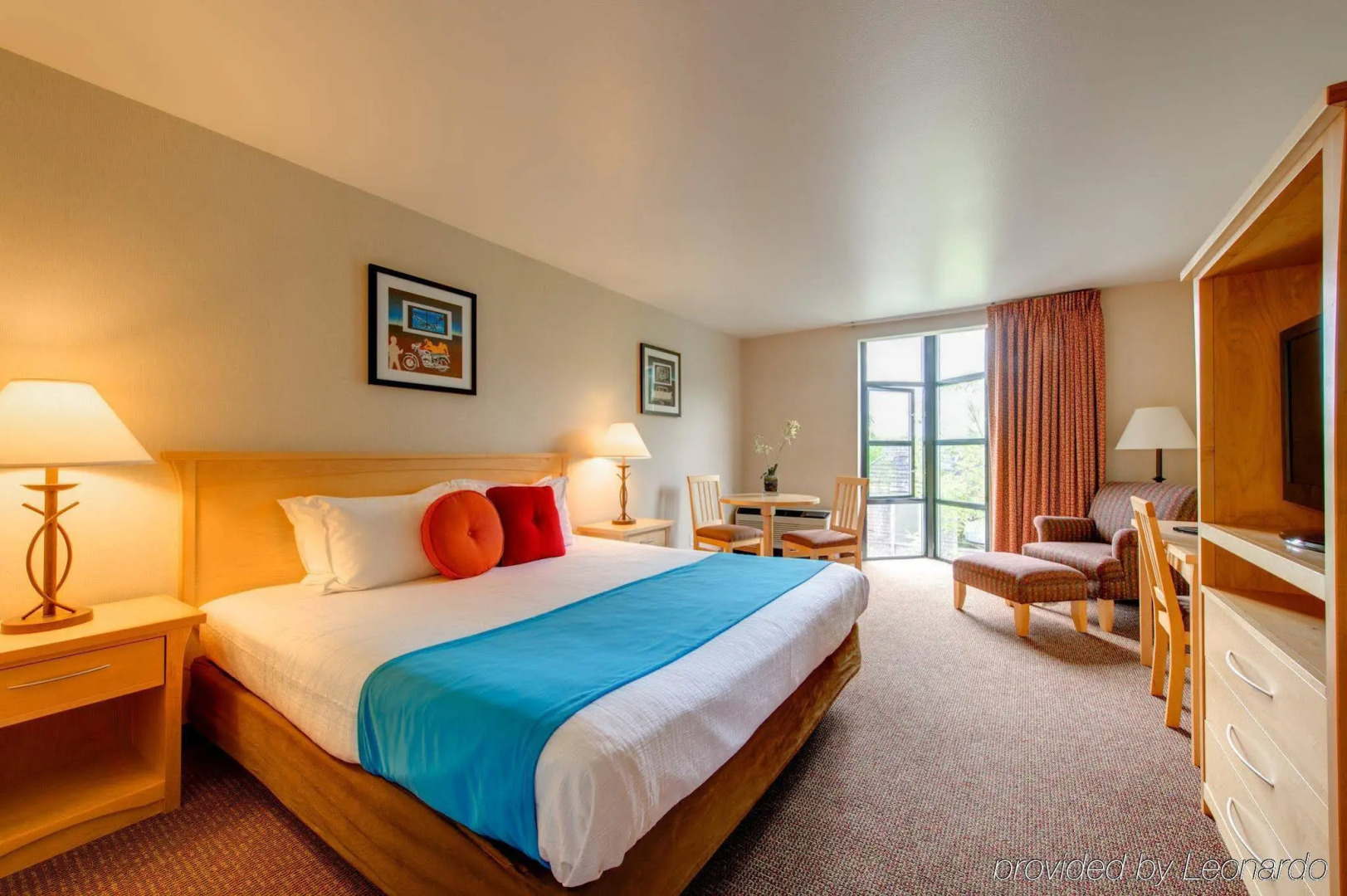 Staypineapple, University Inn, University District Seattle