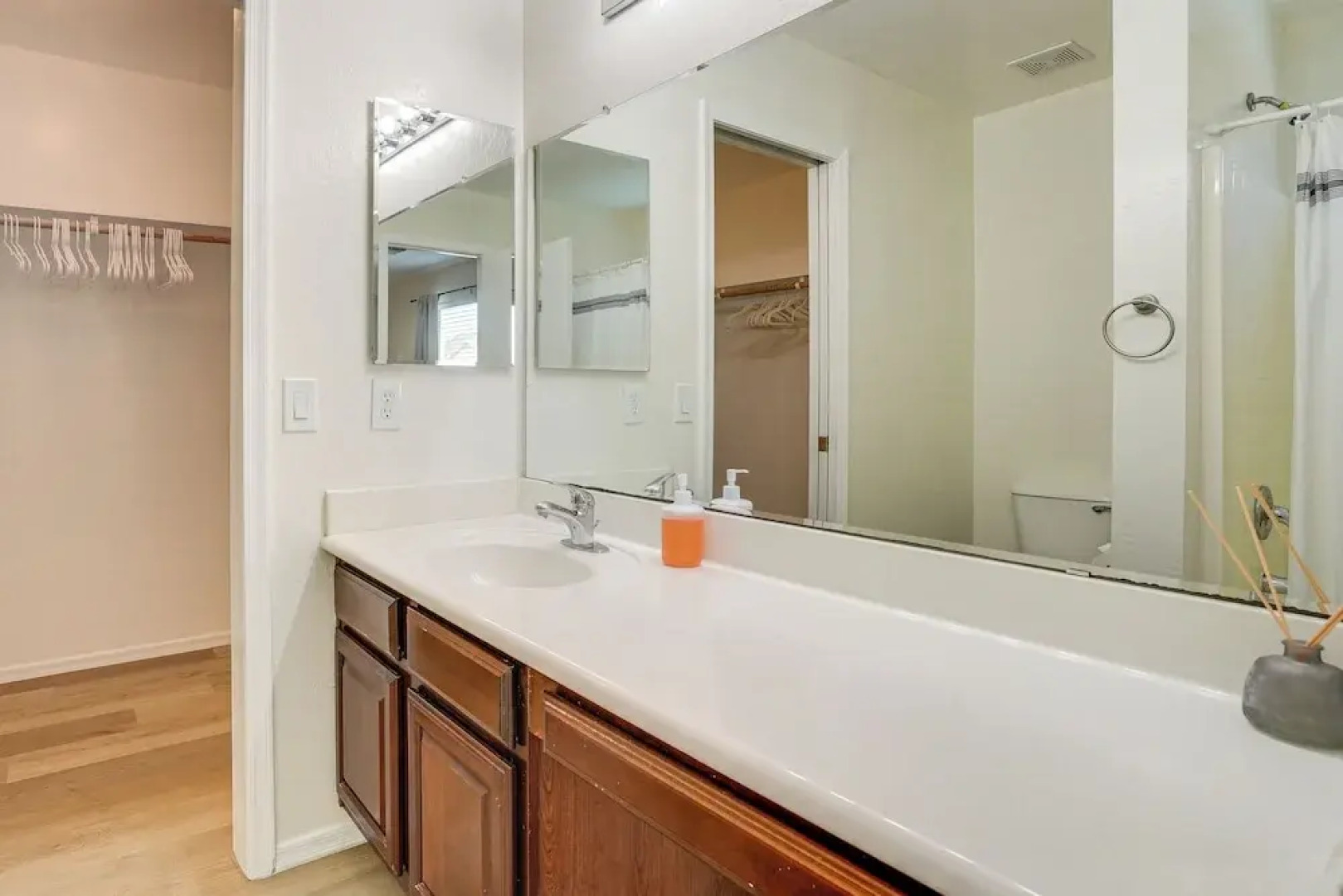 6 Mi to State Farm Stadium: Avondale Family Home!