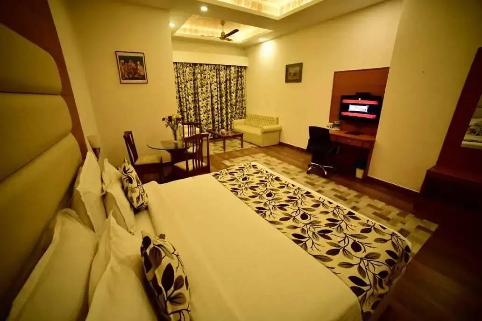 Grand Continental Hotel