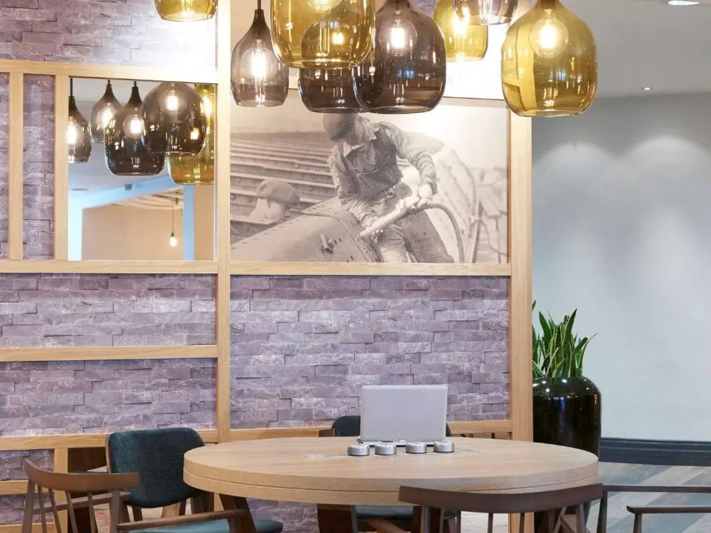 Holland House Hotel Cardiff By Sunday