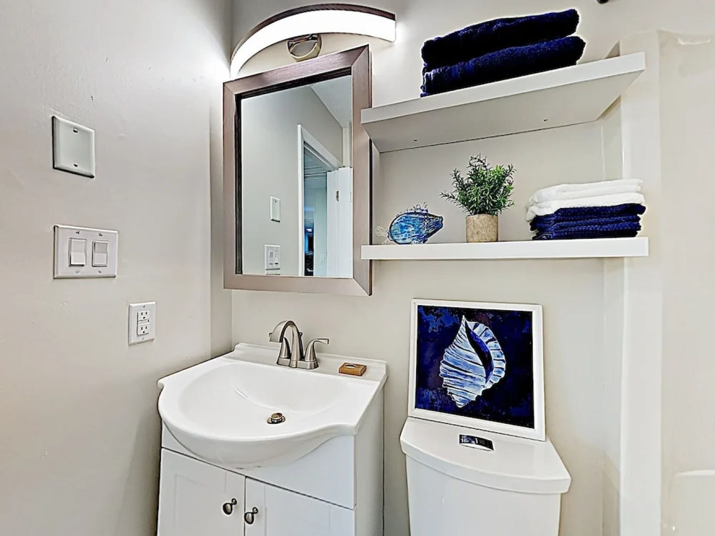 New Listing! The Chocolate W/ Kayaks 2 Bedroom Home