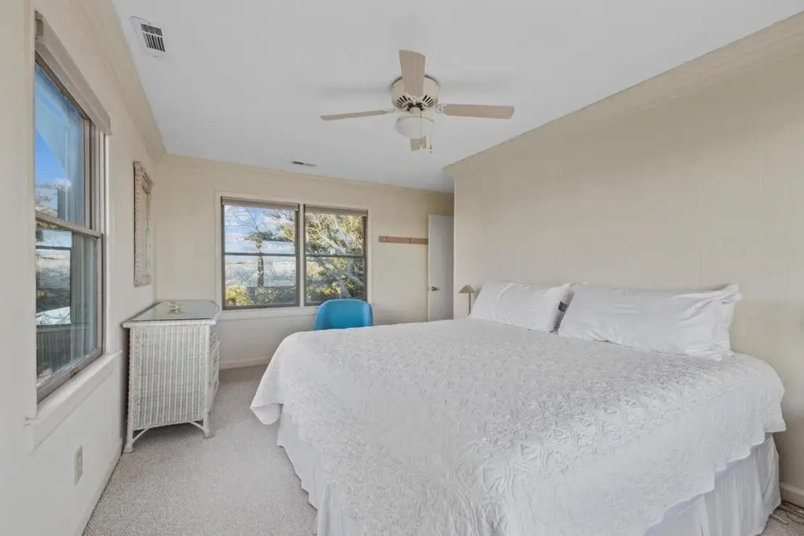 The Green Flash 4 Bedroom Home by RedAwning