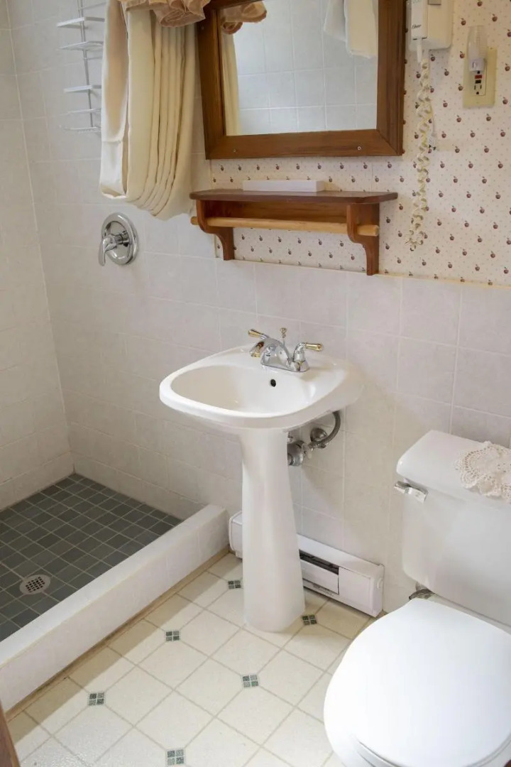 Crandell Mountain Lodge