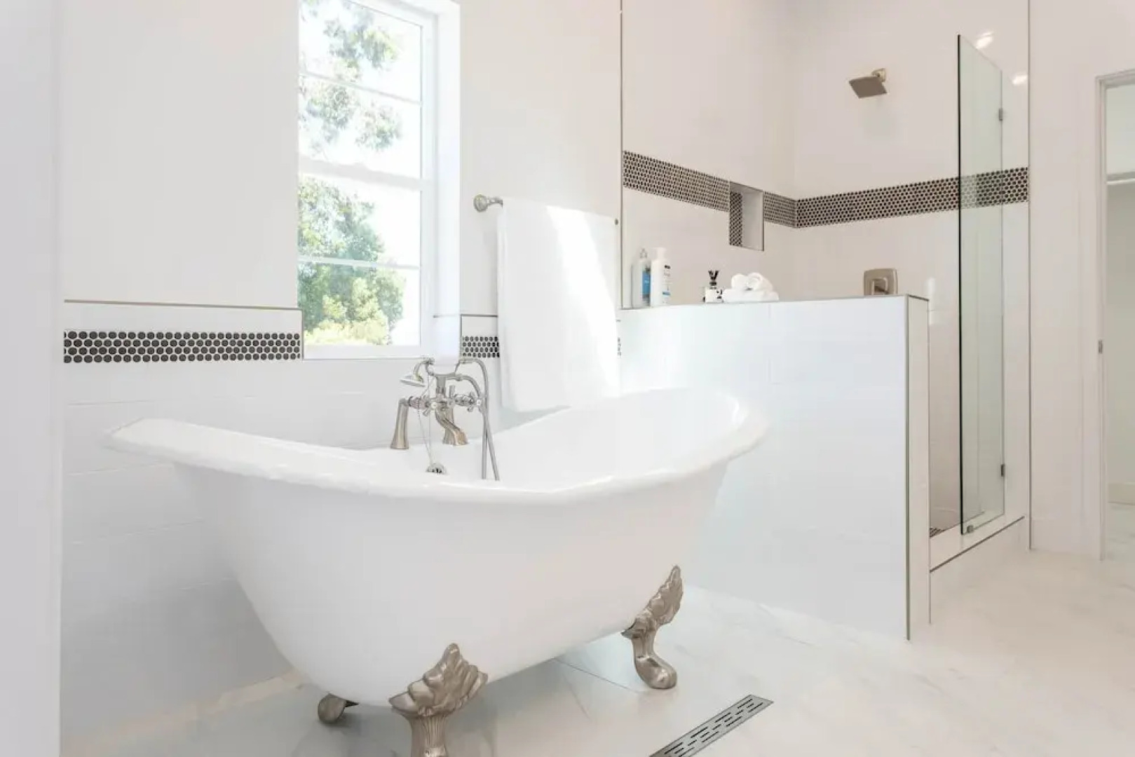 Ince by Avantstay 100 Meters to Amazon Studios