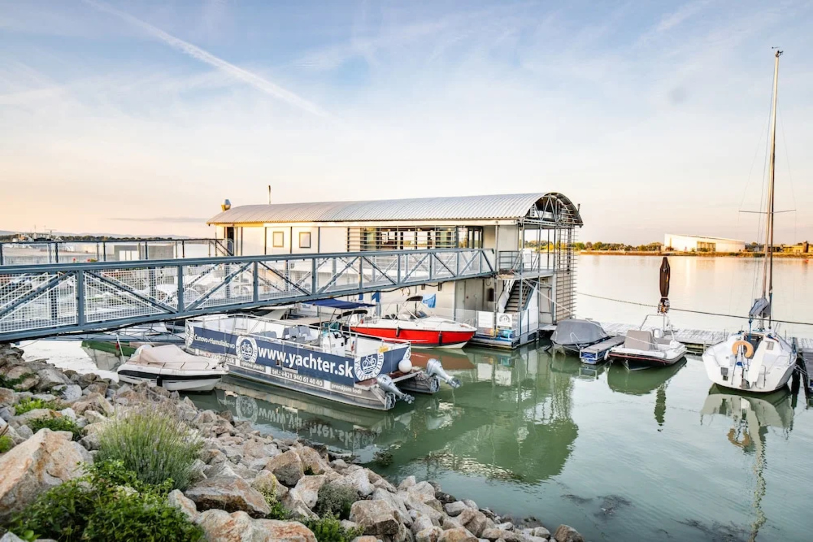 Yachter Club Modra Cajka