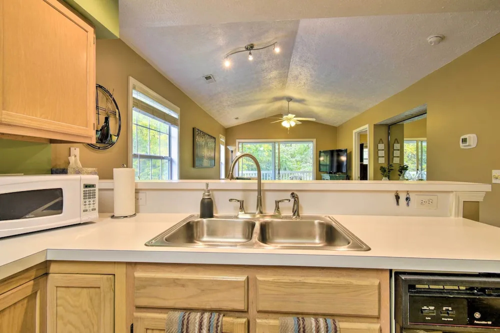 Aberdeen Club Golf Retreat, Short Drive to Beach!