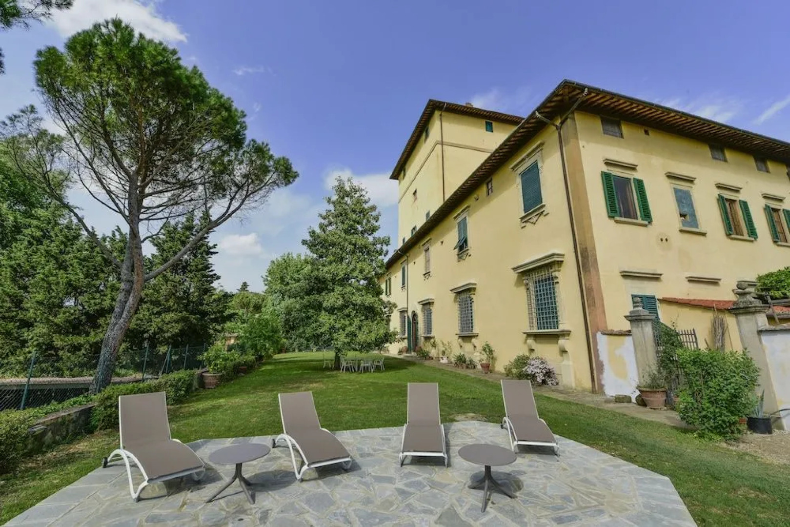 Residenza dEpoca Torre Dei Lari