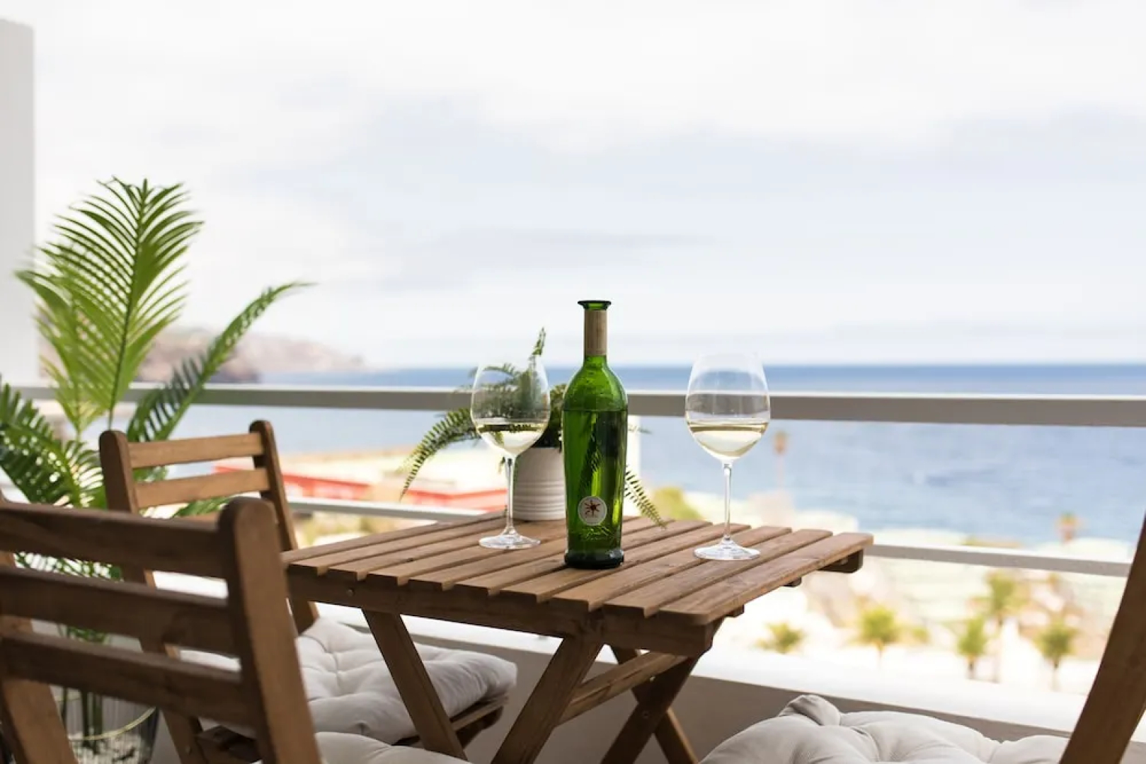 Endless Summer Apartment, Fresh Style and Sea Views
