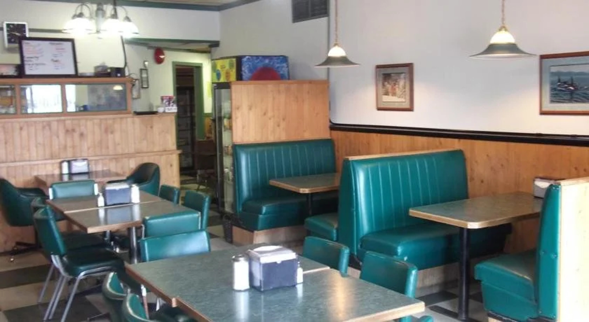 Quinsam Hotel & Hostel