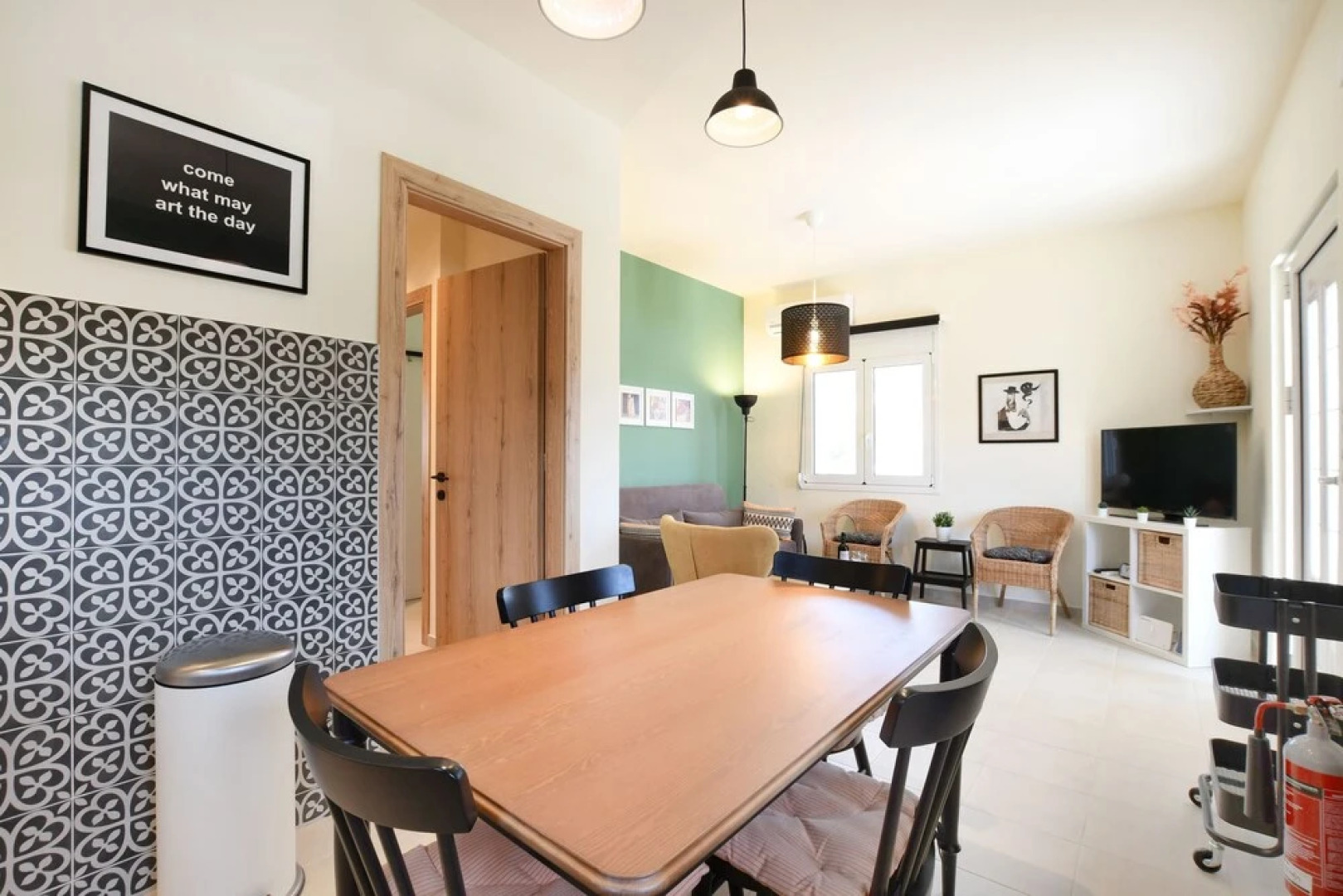 Art Garden house - 500m from the Beach