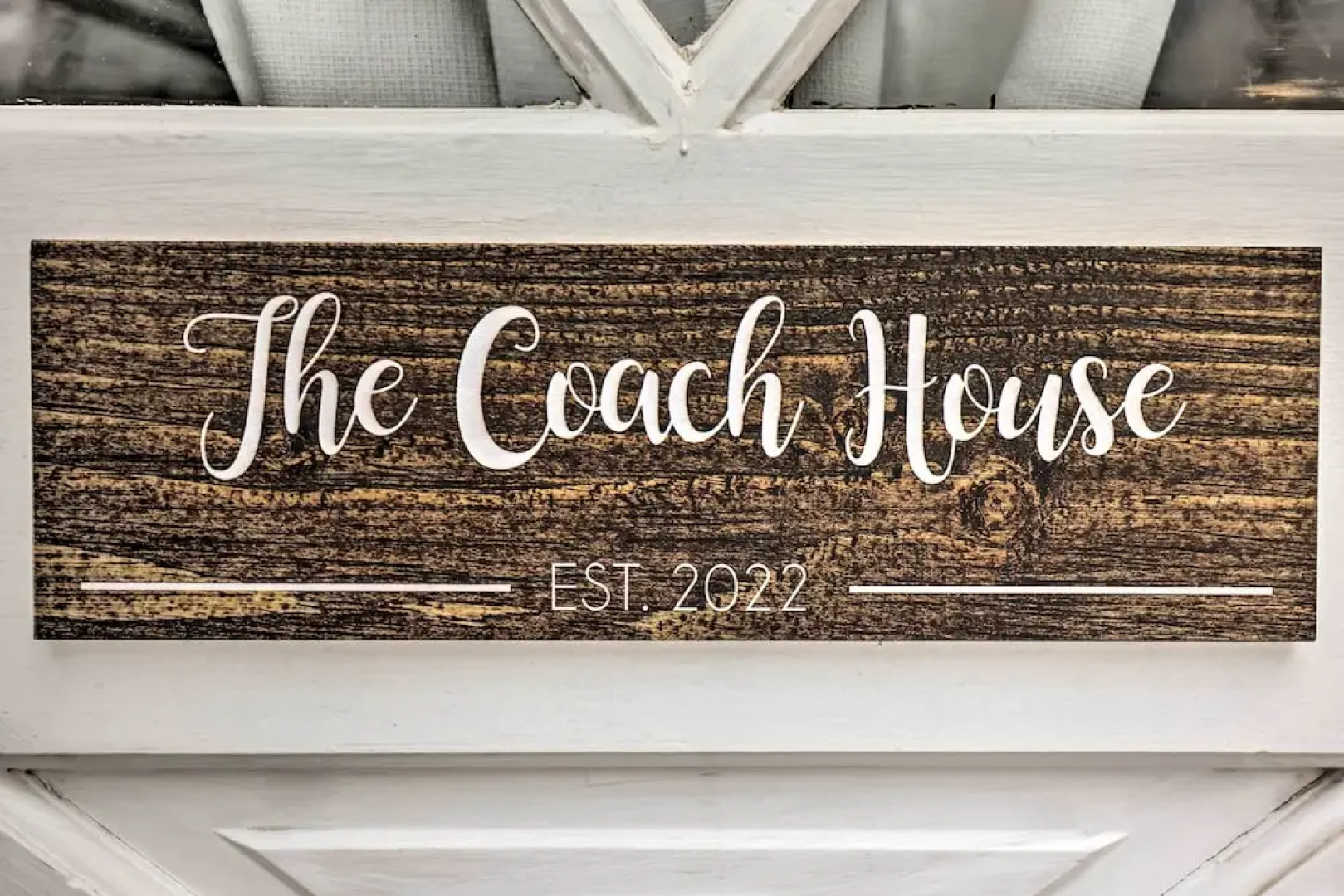 Pet-friendly Cabin w/ Hot Tub in Pocono Lake!