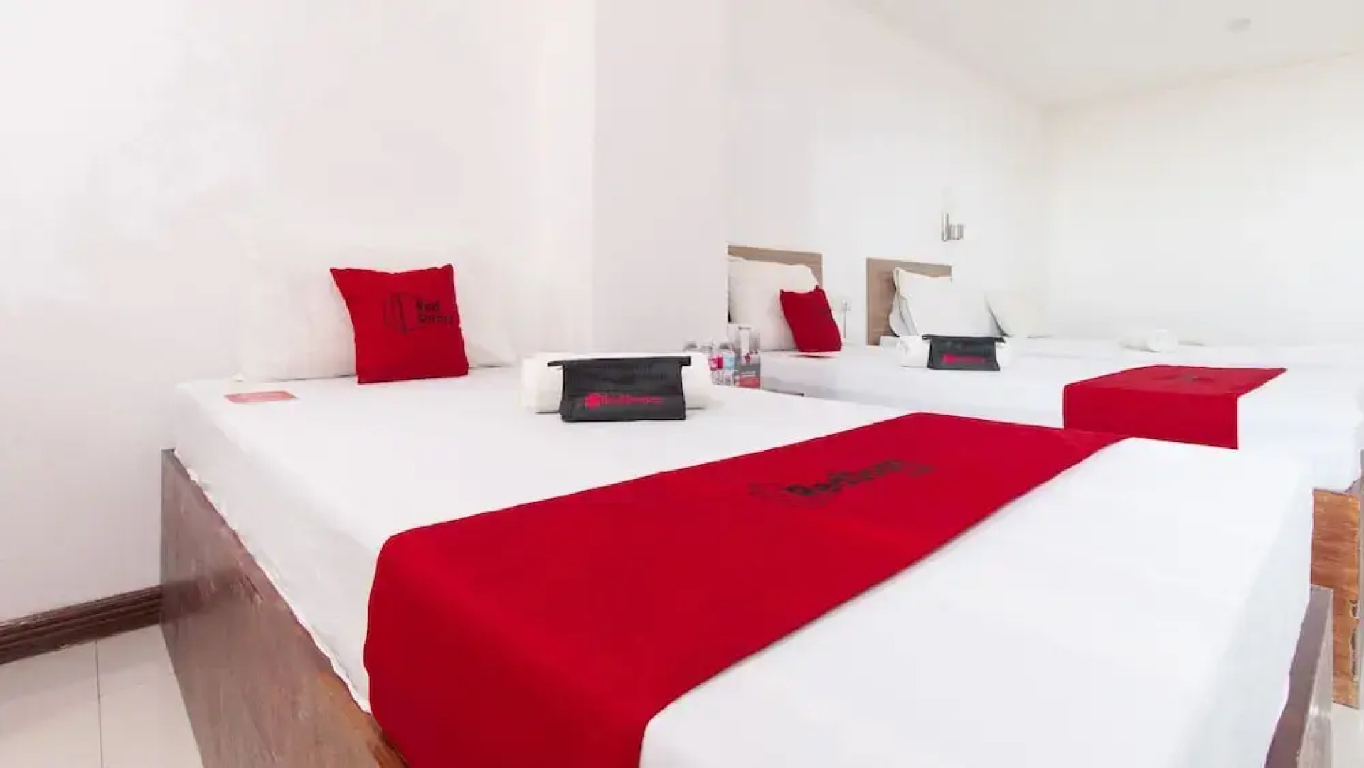 RedDoorz Plus near Vigan City Commercial Center