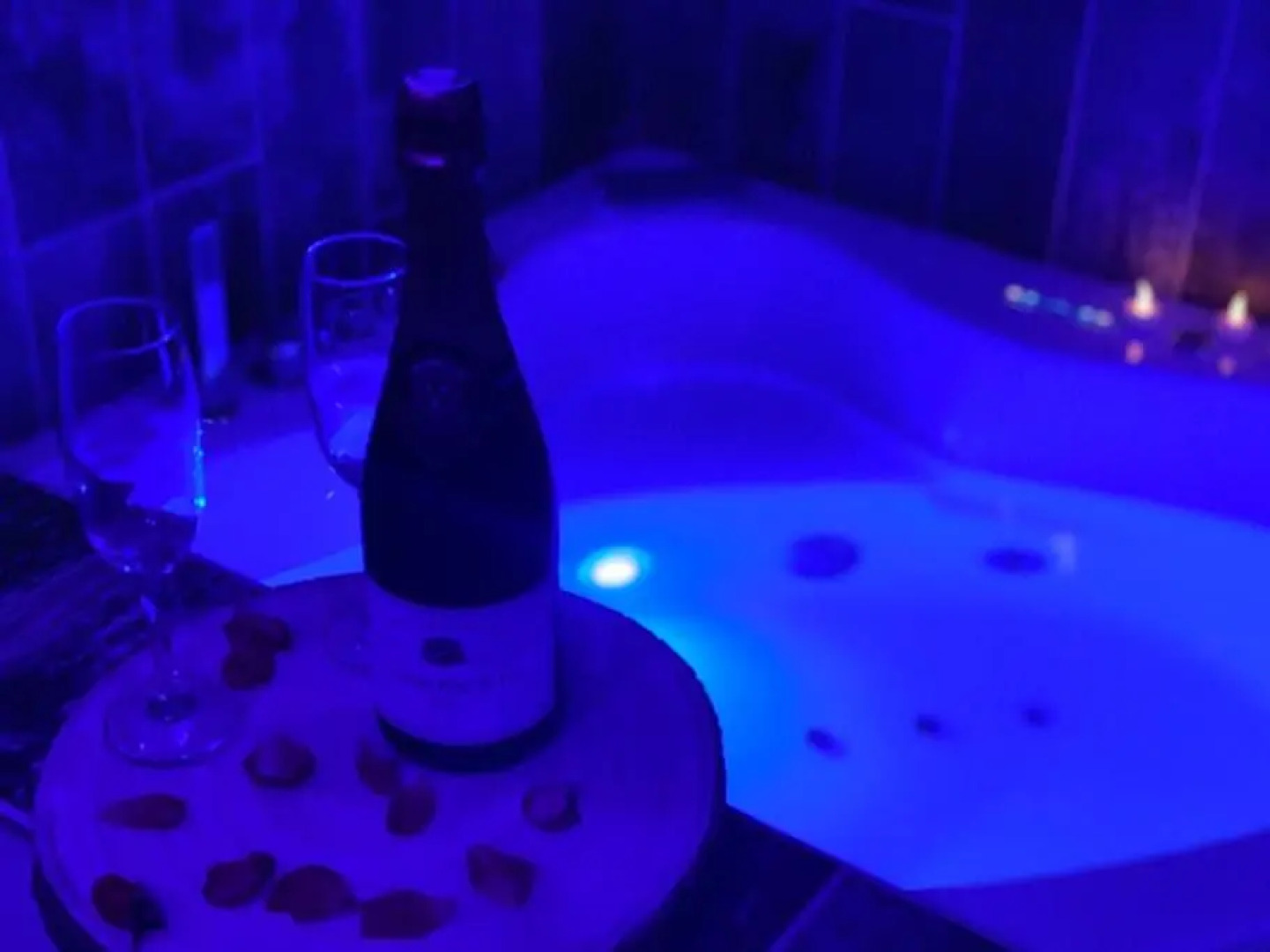 Loveroom auriol, romantique et coquine