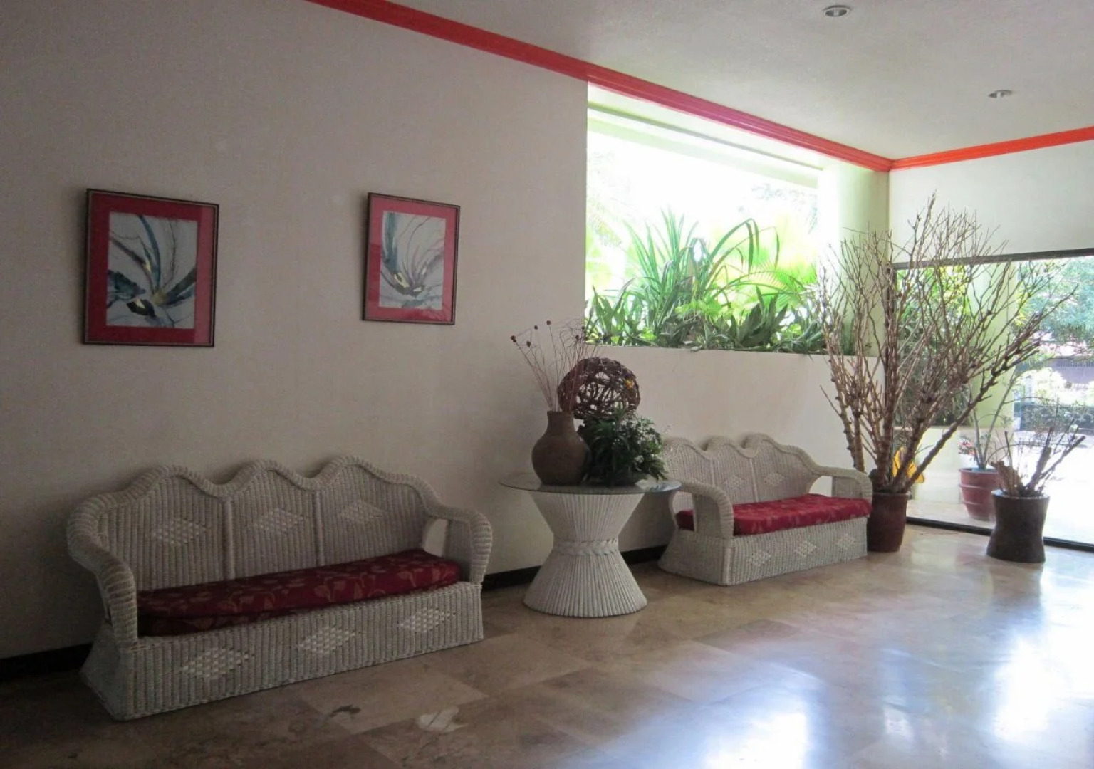 Harbor Lights Hotel and Restaurant