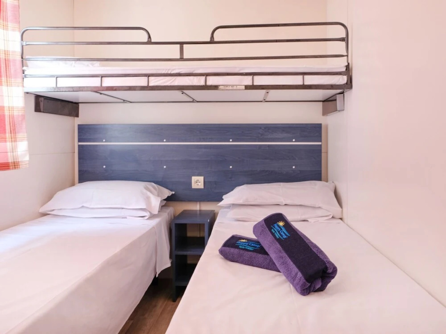 Balatontourist F red Balatonf red