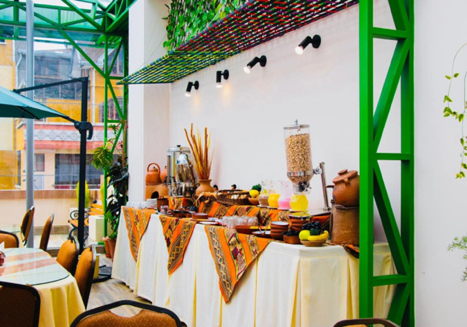 Las Brisas Centro Hotel