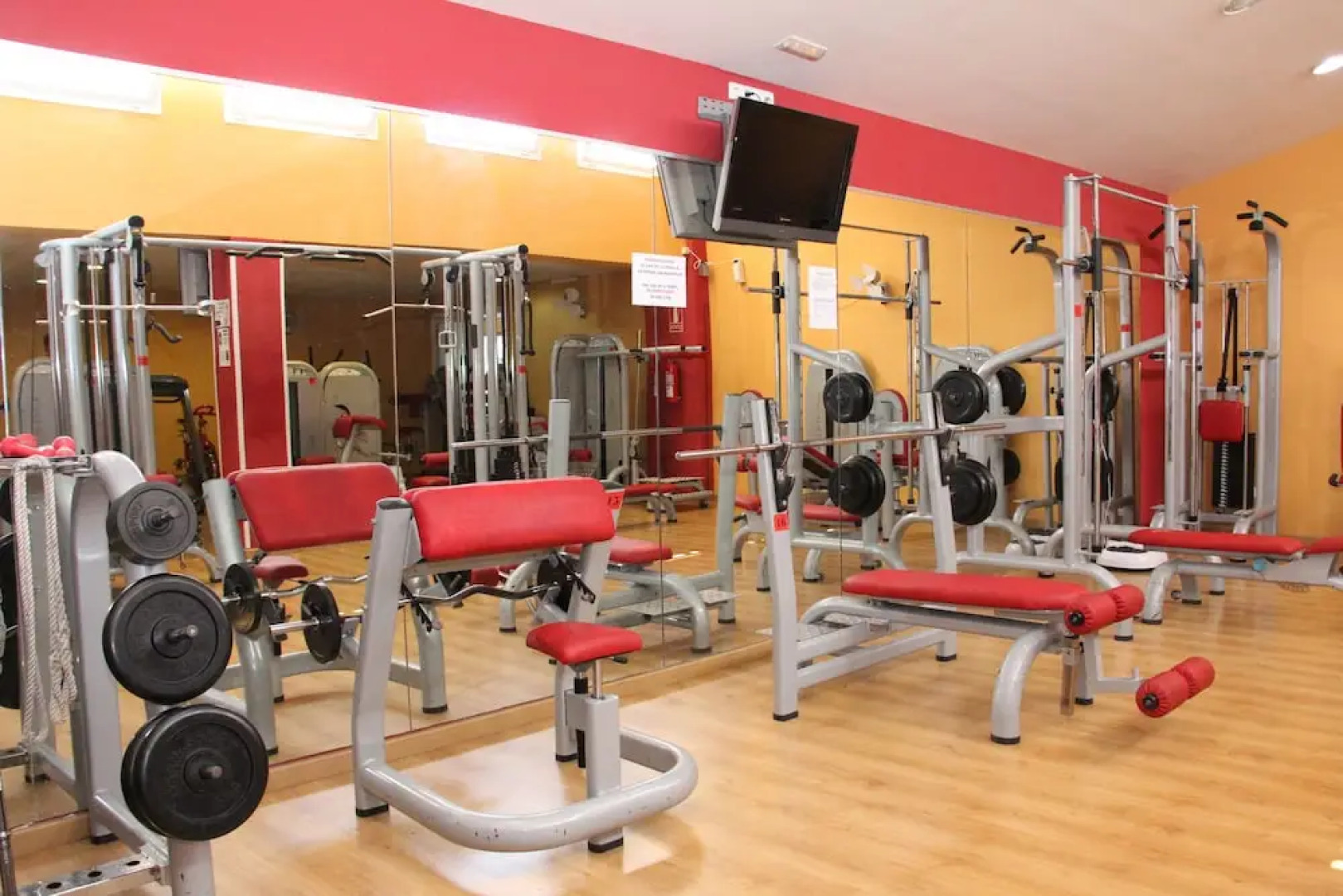 Hostel & Gym Relise - Albergue Juvenil